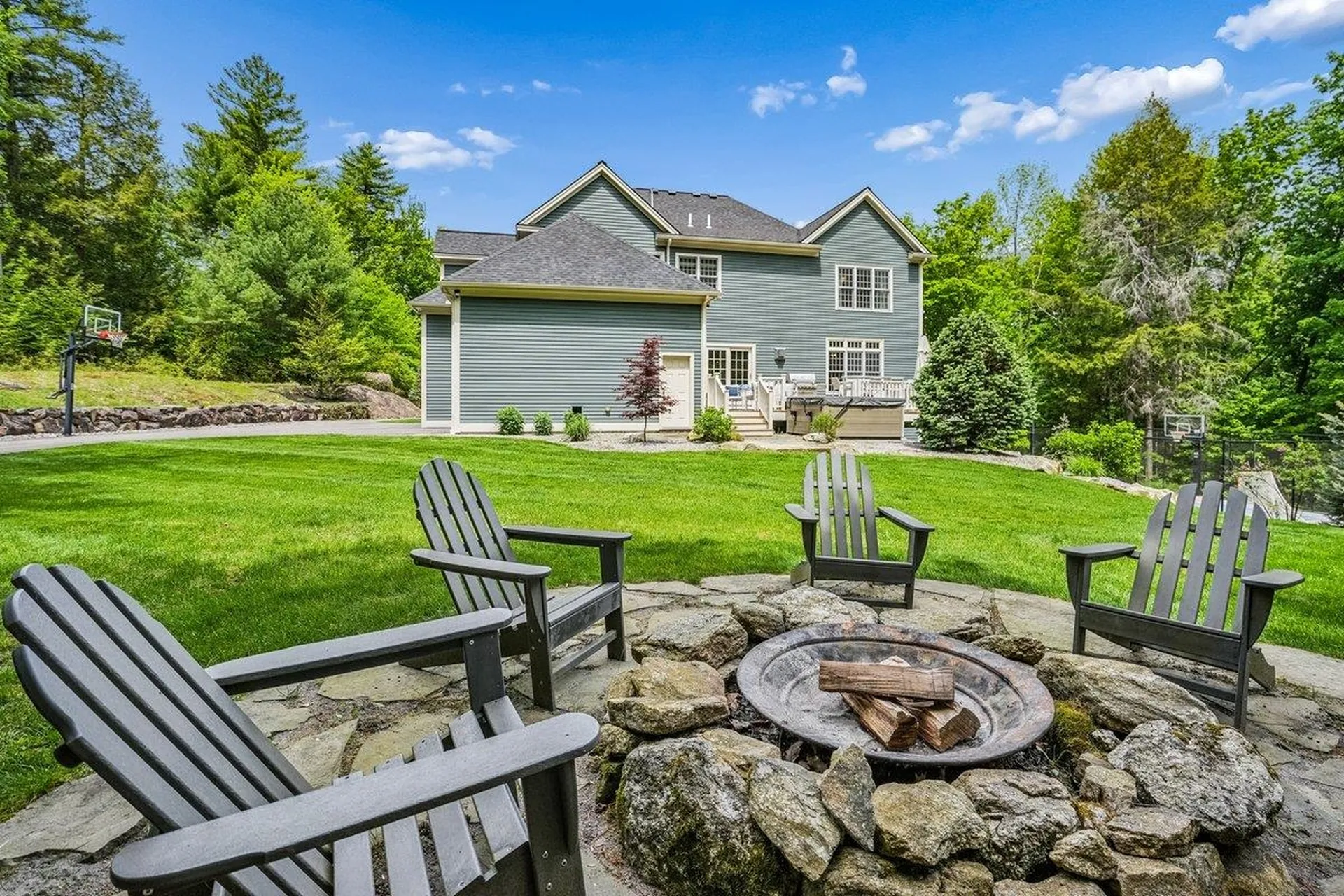 14 Aspen Lane Bedford NH 03110