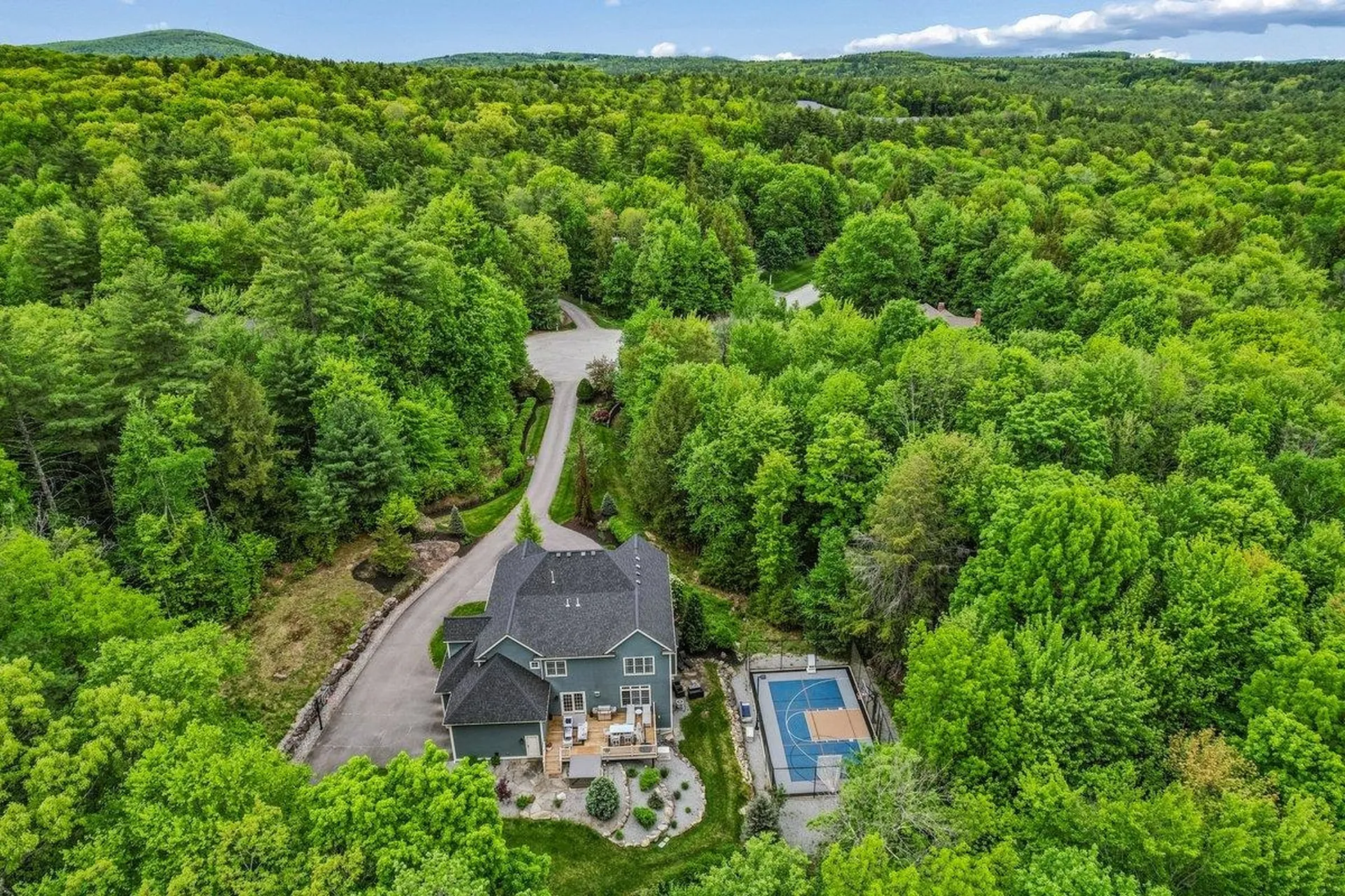 14 Aspen Lane Bedford NH 03110