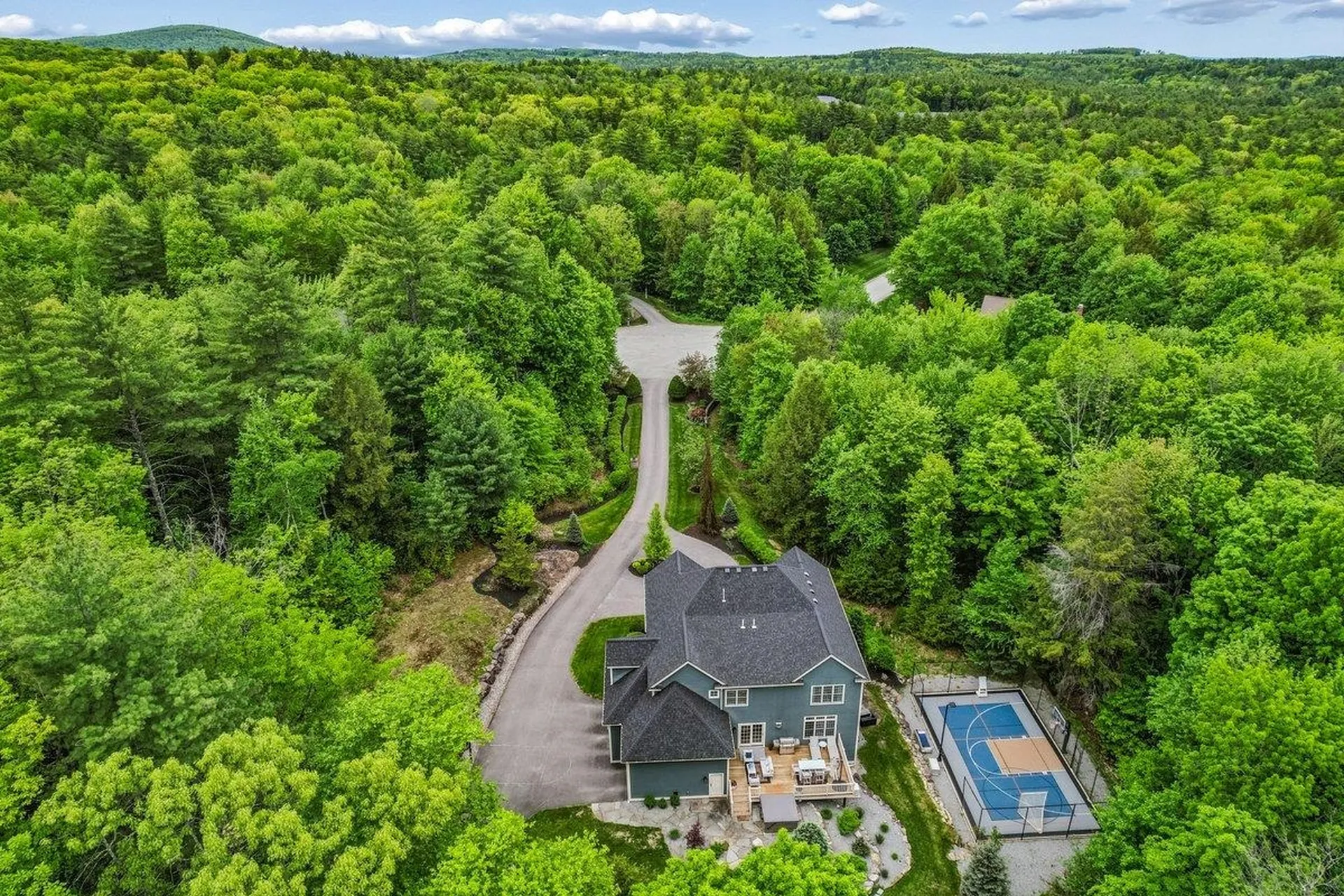 14 Aspen Lane Bedford NH 03110