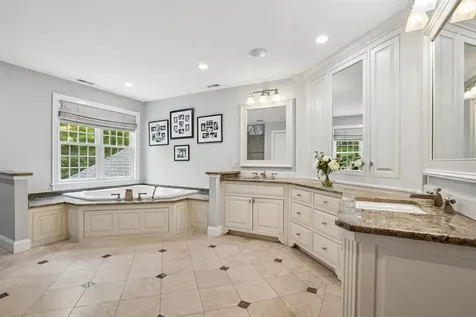 14 Aspen Lane Bedford NH 03110