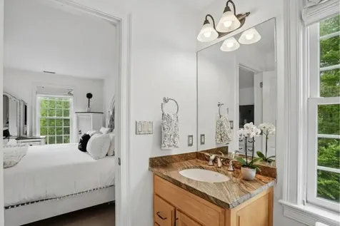 14 Aspen Lane Bedford NH 03110
