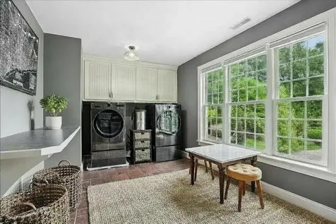 14 Aspen Lane Bedford NH 03110