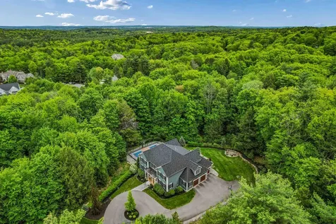 14 Aspen Lane Bedford NH 03110