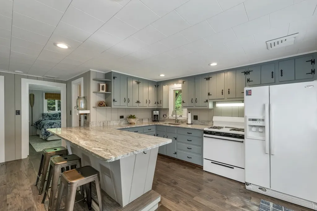 19 New Road Tuftonboro NH 03850