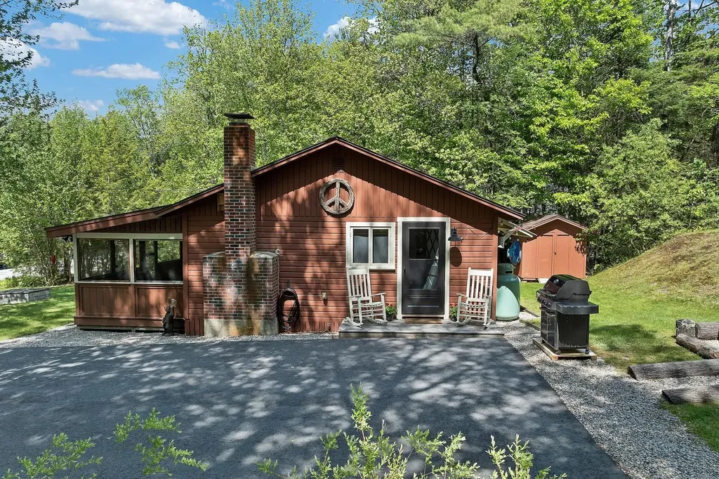 19 New Road Tuftonboro NH 03850