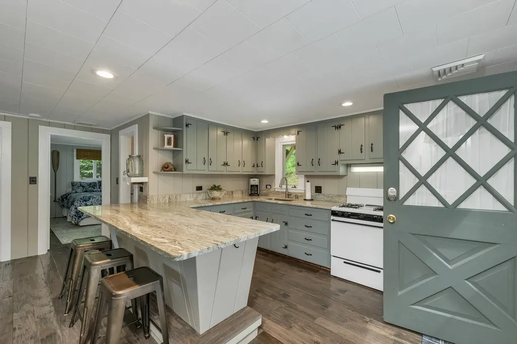 19 New Road Tuftonboro NH 03850