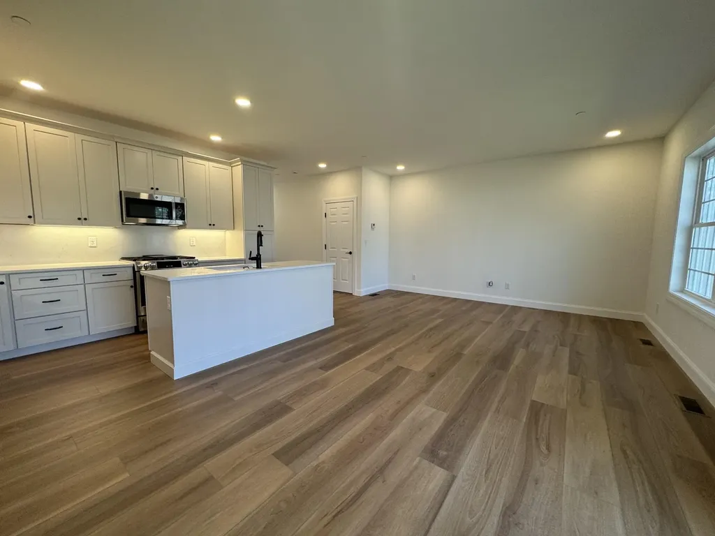 8C Dearborn Circle Goffstown NH 03045
