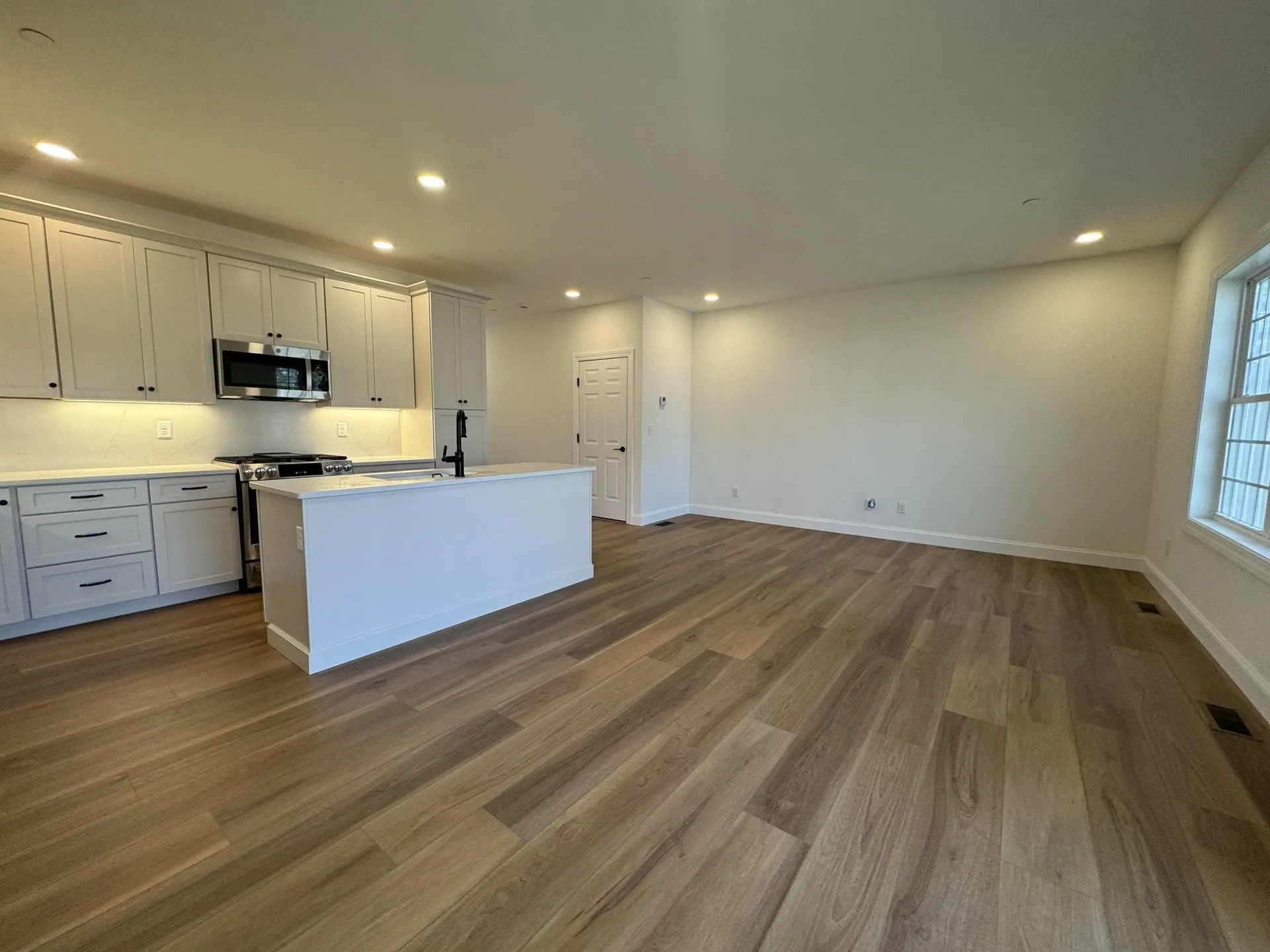 8C Dearborn Circle Goffstown NH 03045