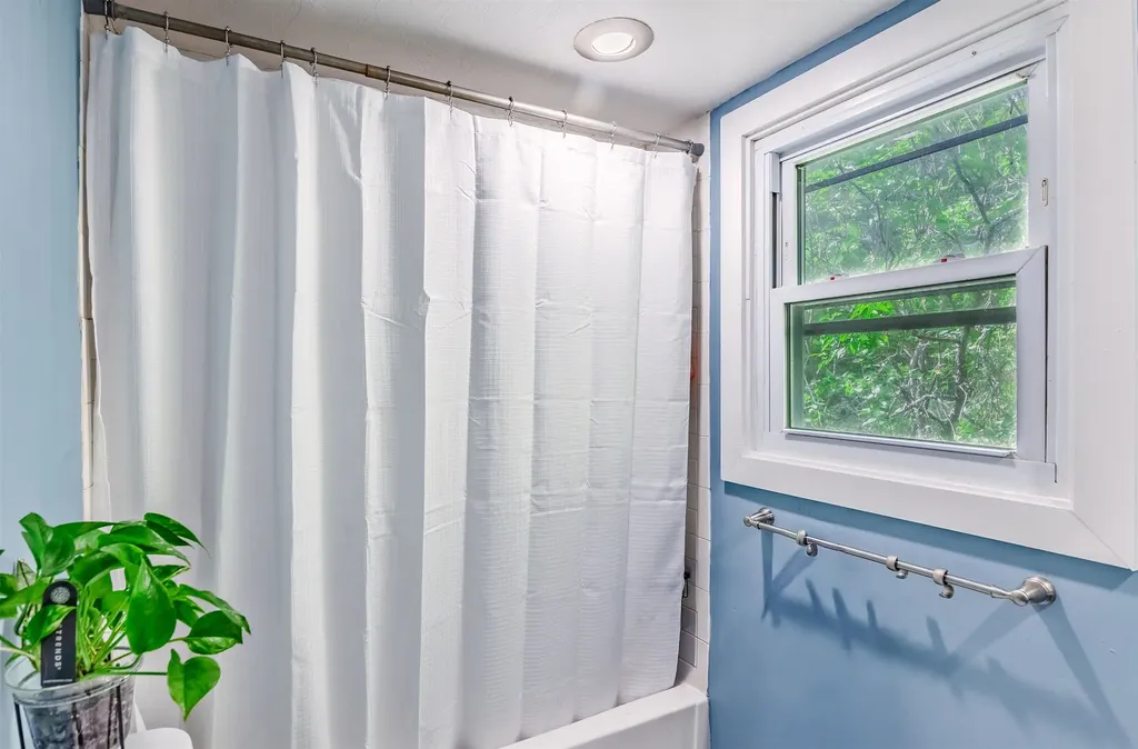 21 Hoadley Road Belmont NH 03220
