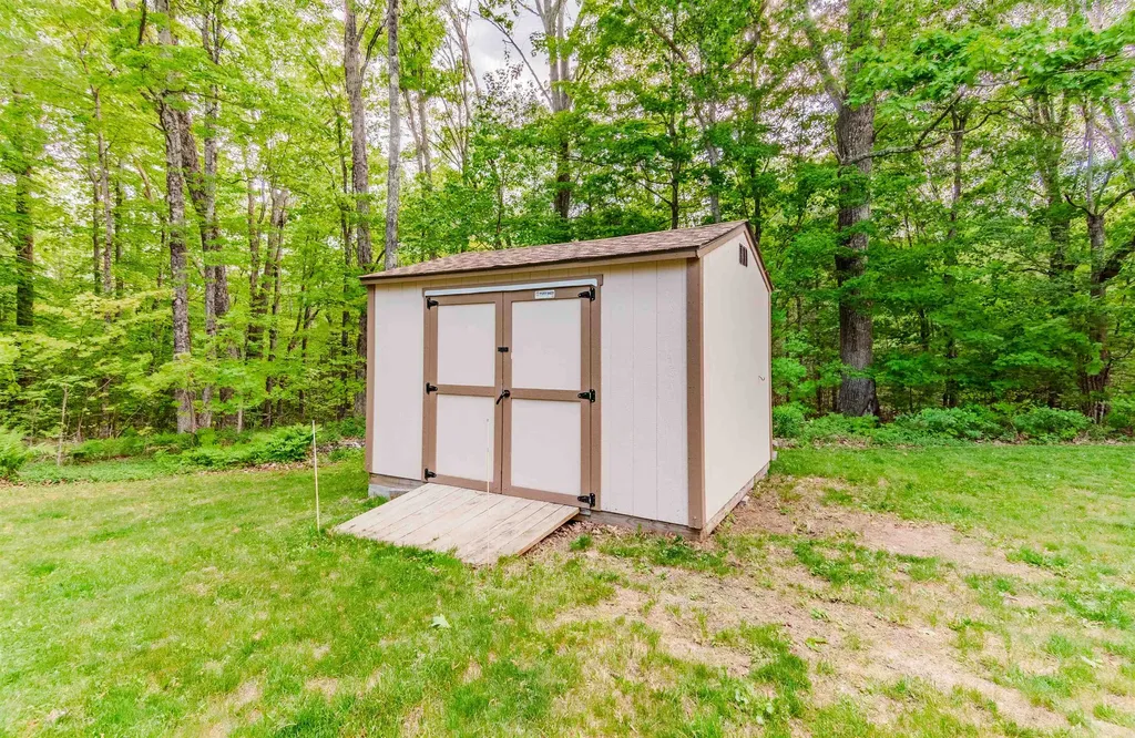 21 Hoadley Road Belmont NH 03220