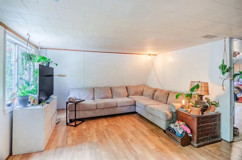 21 Hoadley Road Belmont NH 03220