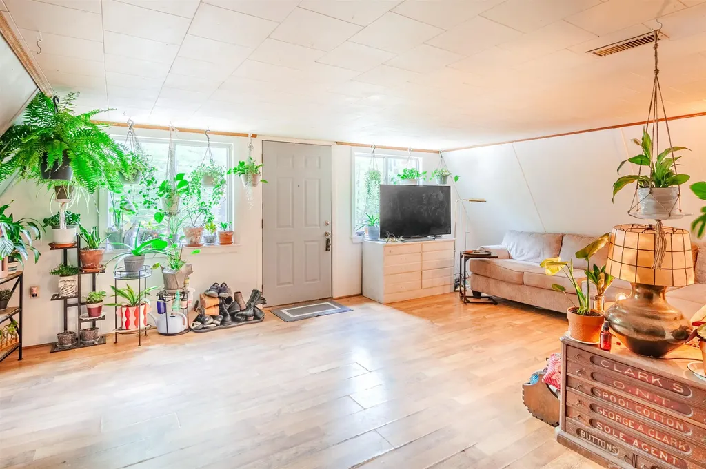 21 Hoadley Road Belmont NH 03220