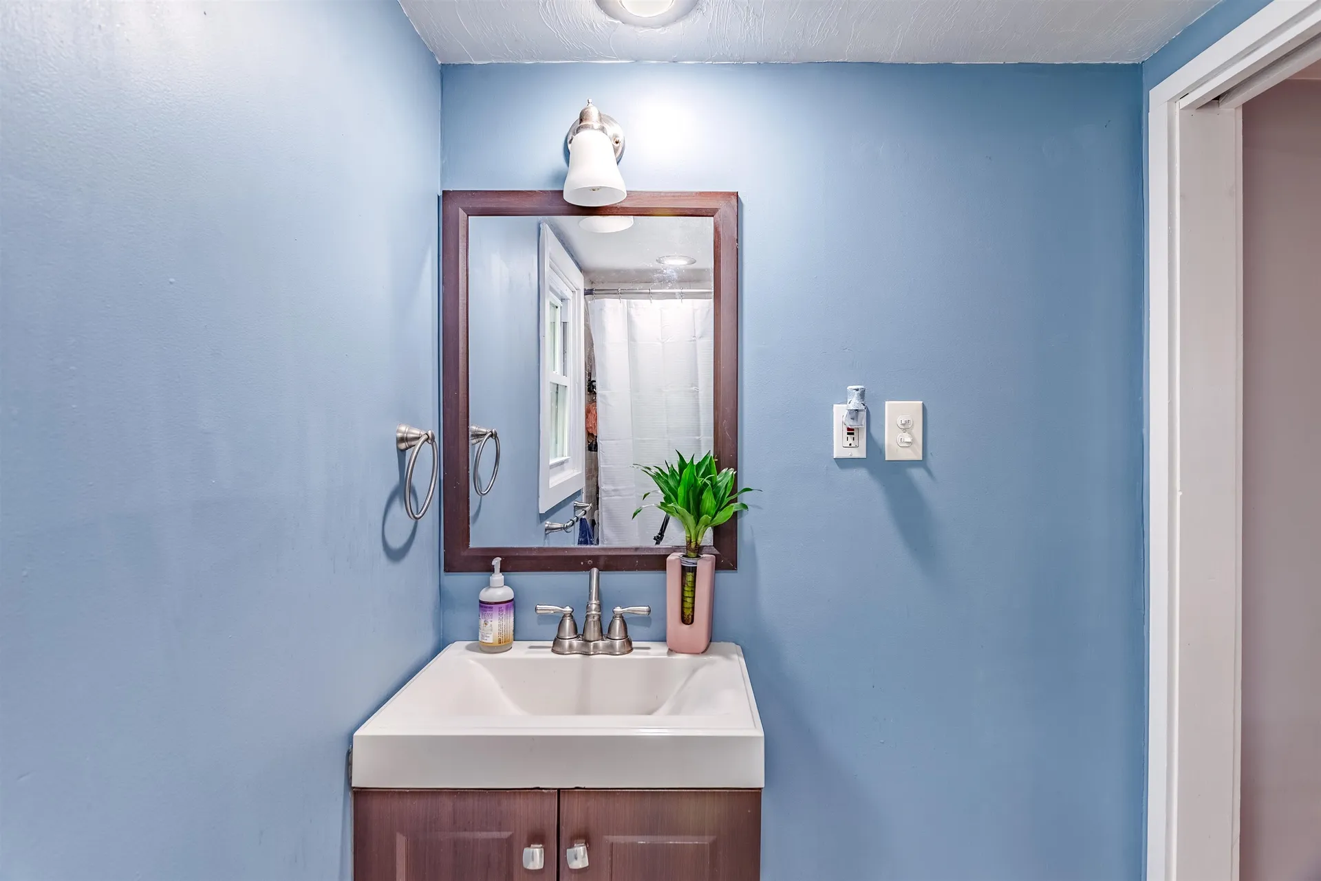 21 Hoadley Road Belmont NH 03220