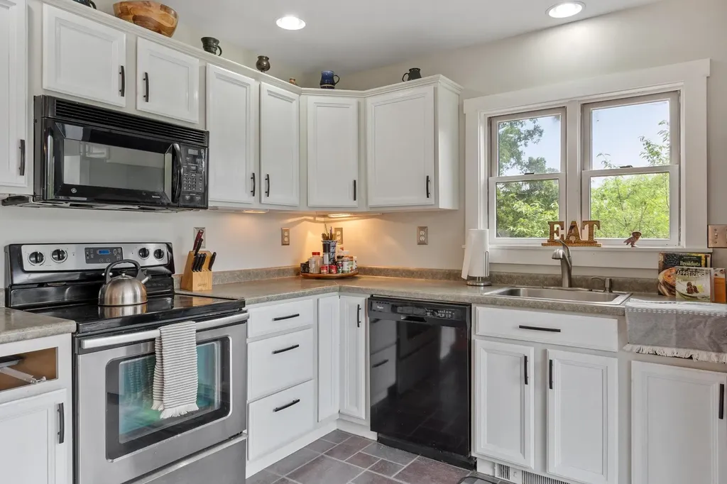 31 Main Street Raymond NH 03077-0
