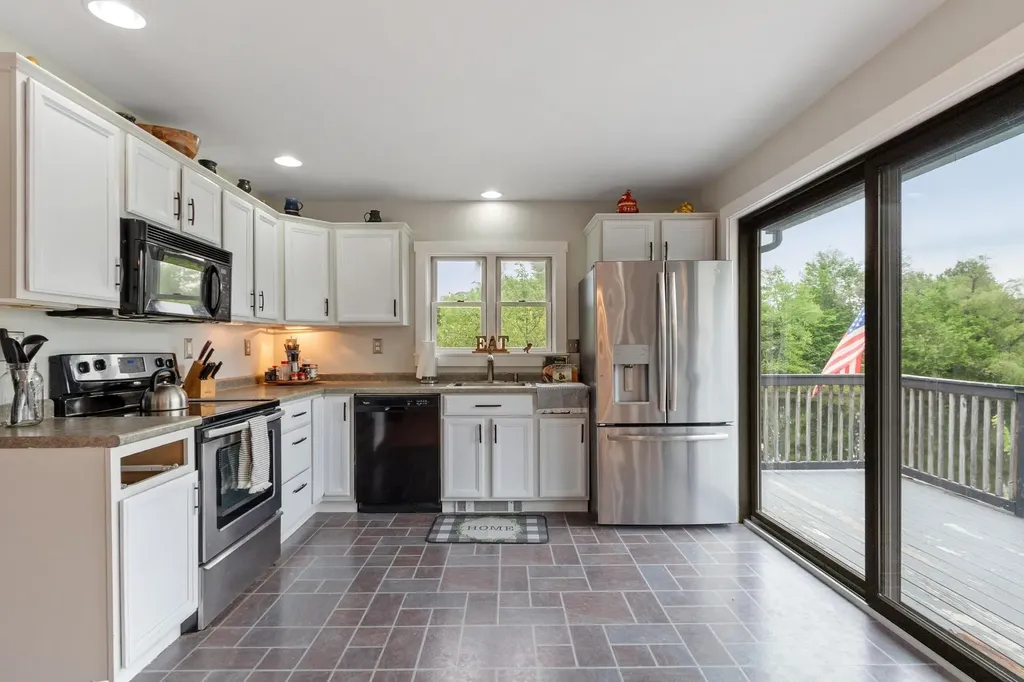 31 Main Street Raymond NH 03077-0
