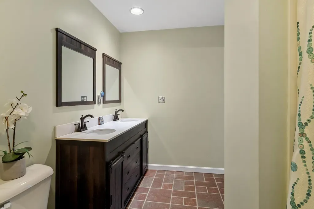 31 Main Street Raymond NH 03077-0