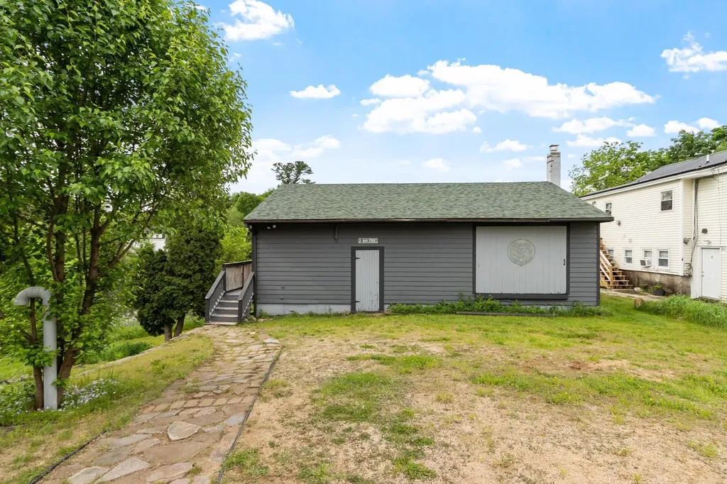 31 Main Street Raymond NH 03077-0
