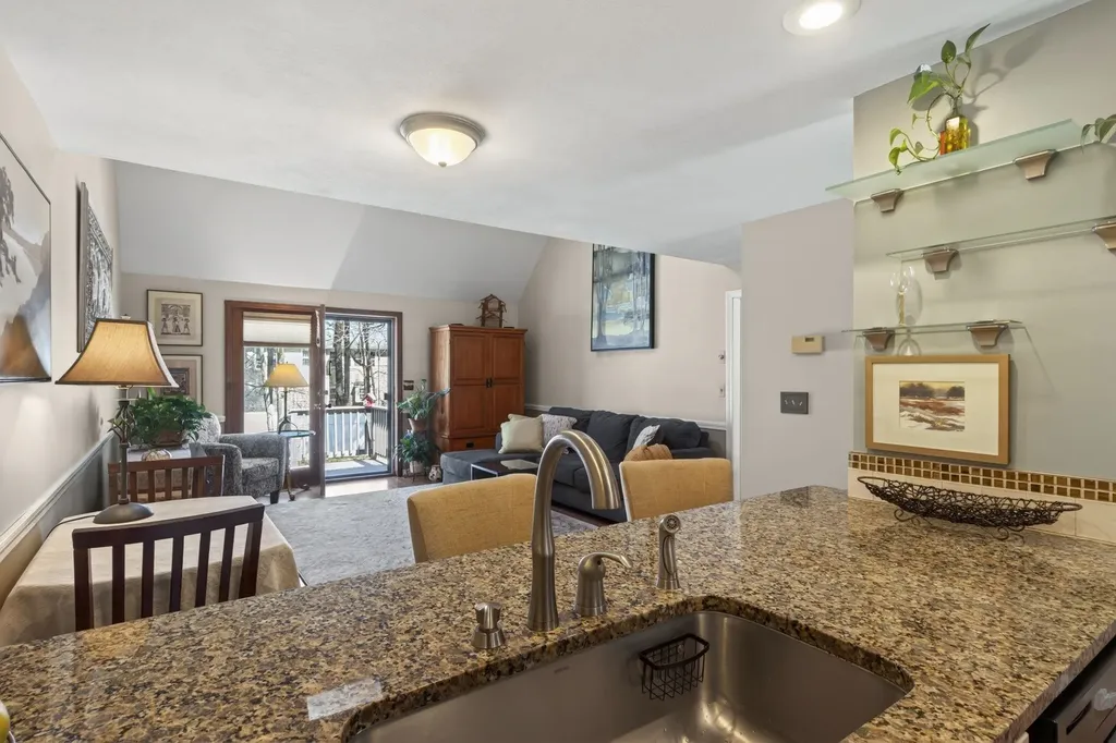 99 Glengarry Drive Stratham NH 03885