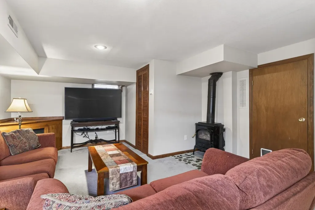 99 Glengarry Drive Stratham NH 03885