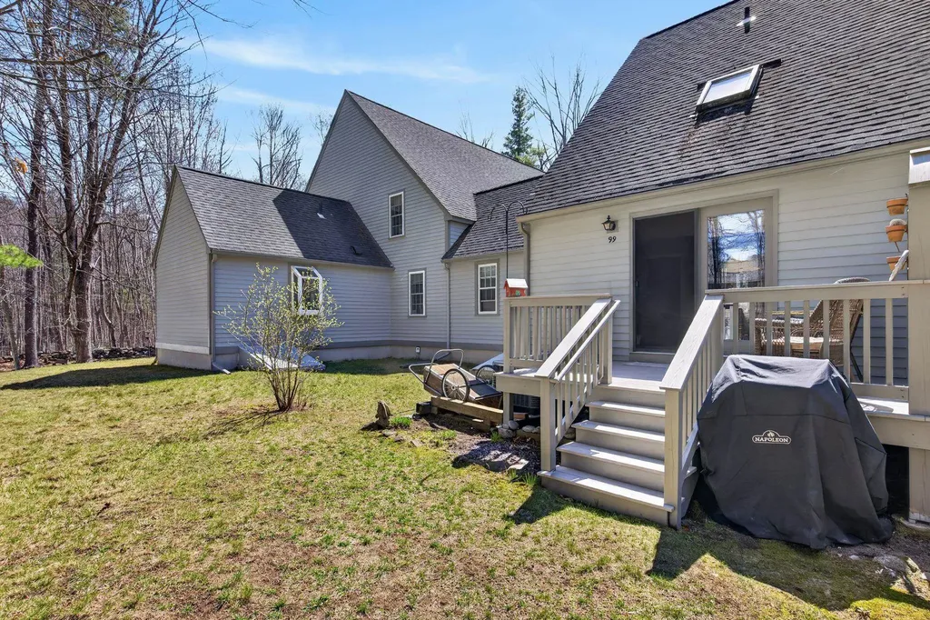 99 Glengarry Drive Stratham NH 03885