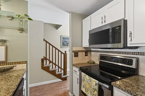 99 Glengarry Drive Stratham NH 03885