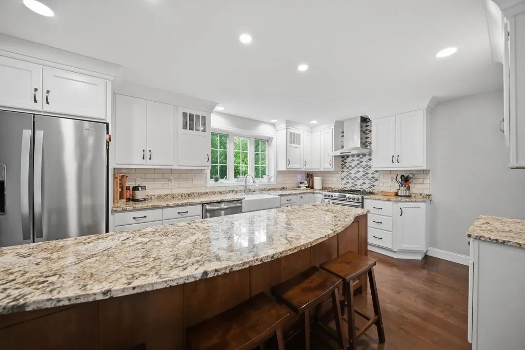 13 Stirling Avenue Hooksett NH 03106