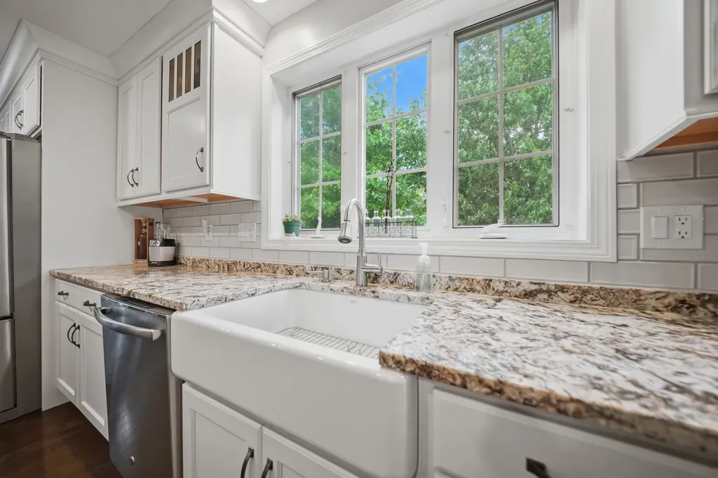 13 Stirling Avenue Hooksett NH 03106