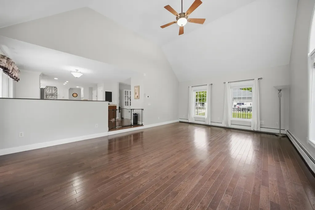 13 Stirling Avenue Hooksett NH 03106