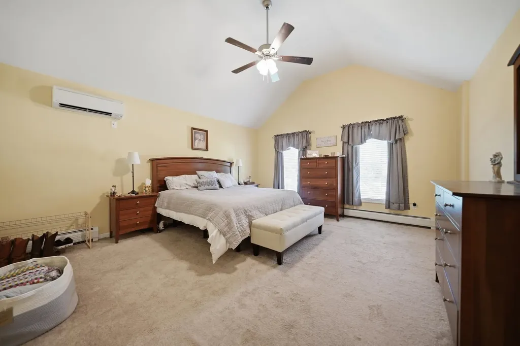 13 Stirling Avenue Hooksett NH 03106