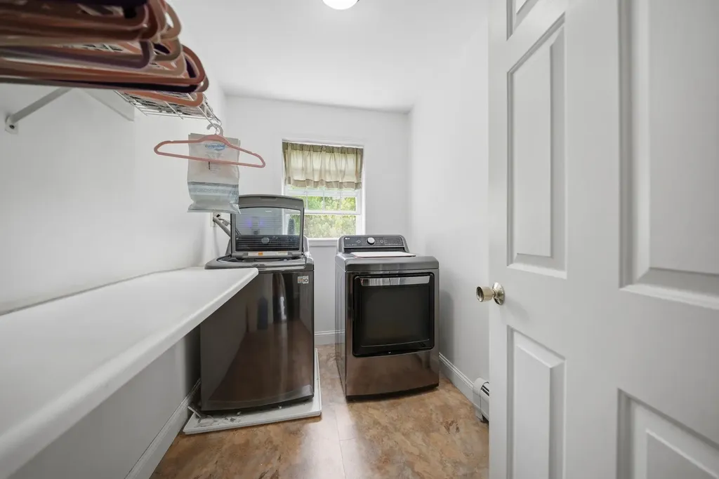 13 Stirling Avenue Hooksett NH 03106