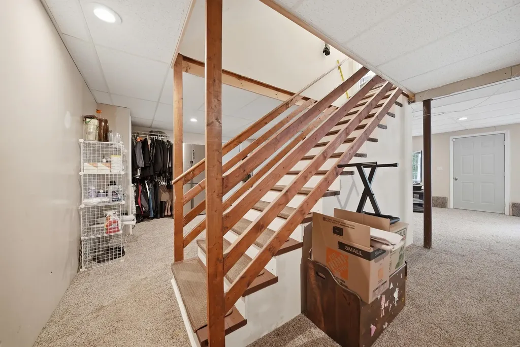 13 Stirling Avenue Hooksett NH 03106