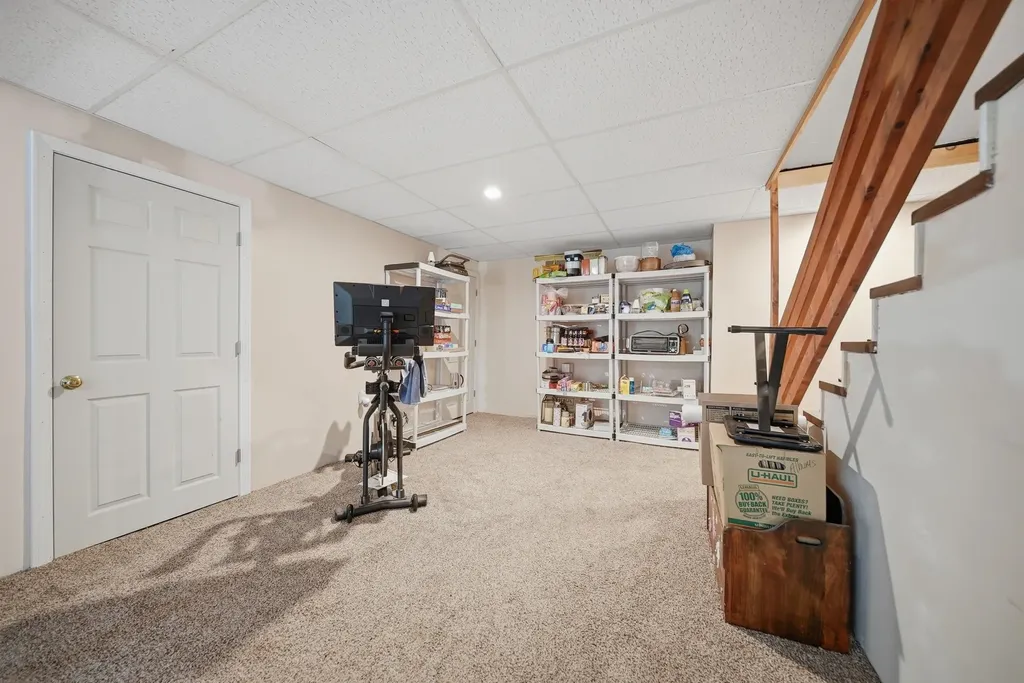 13 Stirling Avenue Hooksett NH 03106