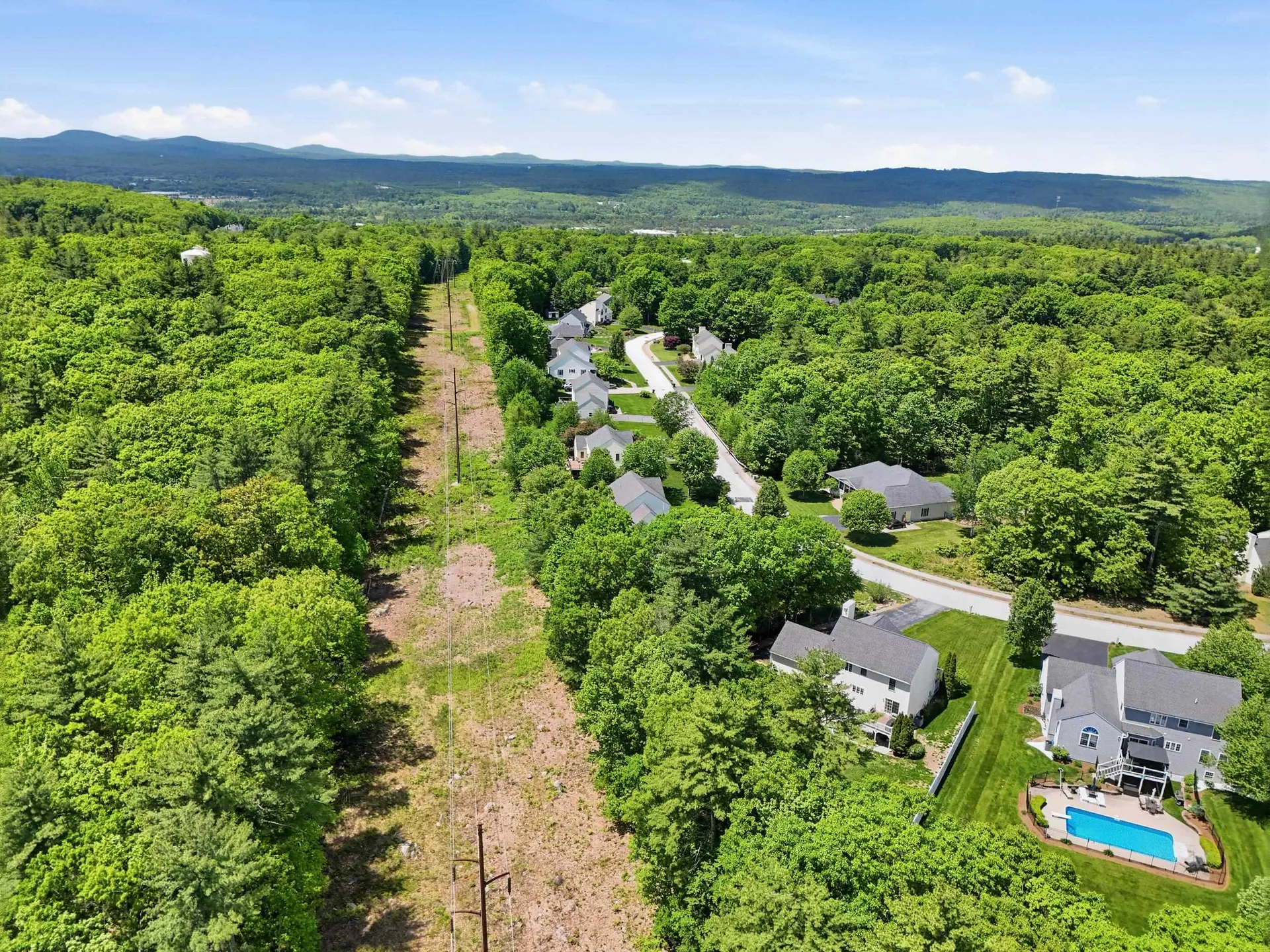 13 Stirling Avenue Hooksett NH 03106