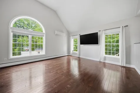 13 Stirling Avenue Hooksett NH 03106