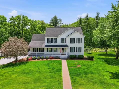 13 Stirling Avenue Hooksett NH 03106