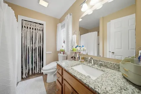 13 Stirling Avenue Hooksett NH 03106