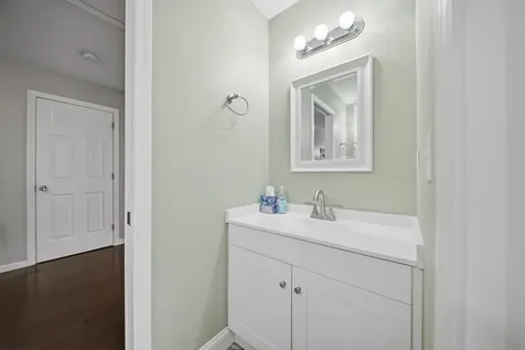 13 Stirling Avenue Hooksett NH 03106