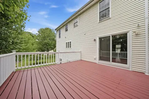 13 Stirling Avenue Hooksett NH 03106