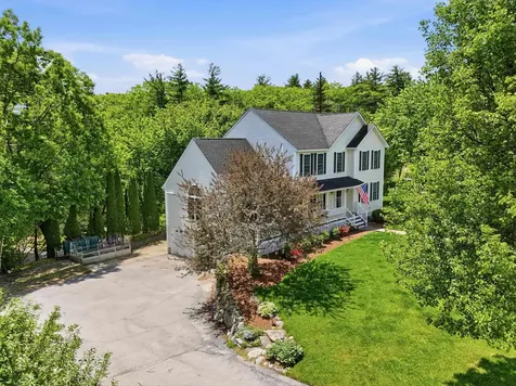 13 Stirling Avenue Hooksett NH 03106