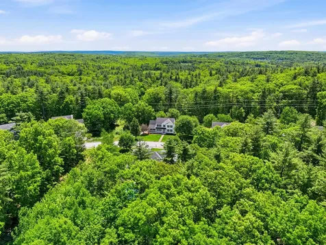 13 Stirling Avenue Hooksett NH 03106