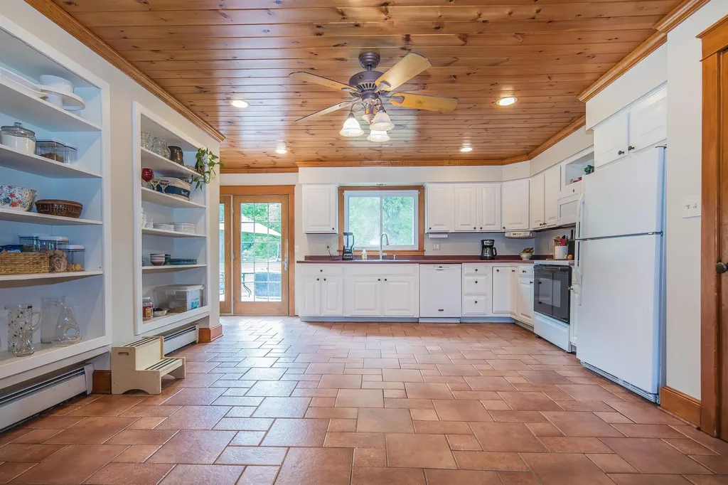 12 Laverne Drive Rutland City VT 05701