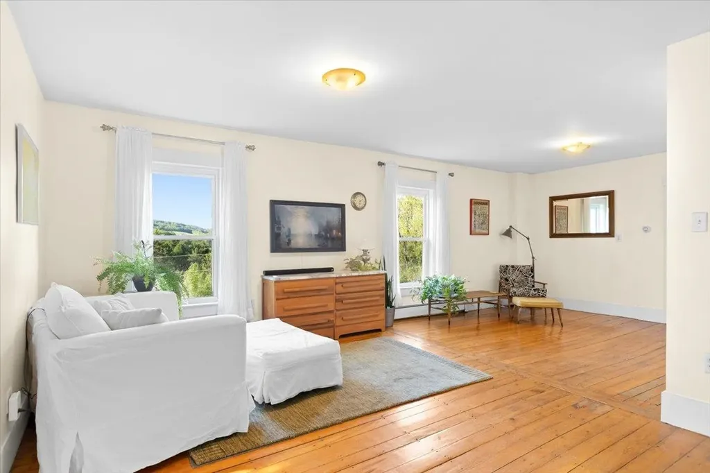 61 Braeburn Lane Barnet VT 05821
