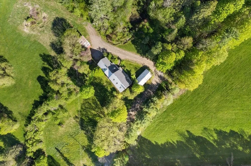 61 Braeburn Lane Barnet VT 05821