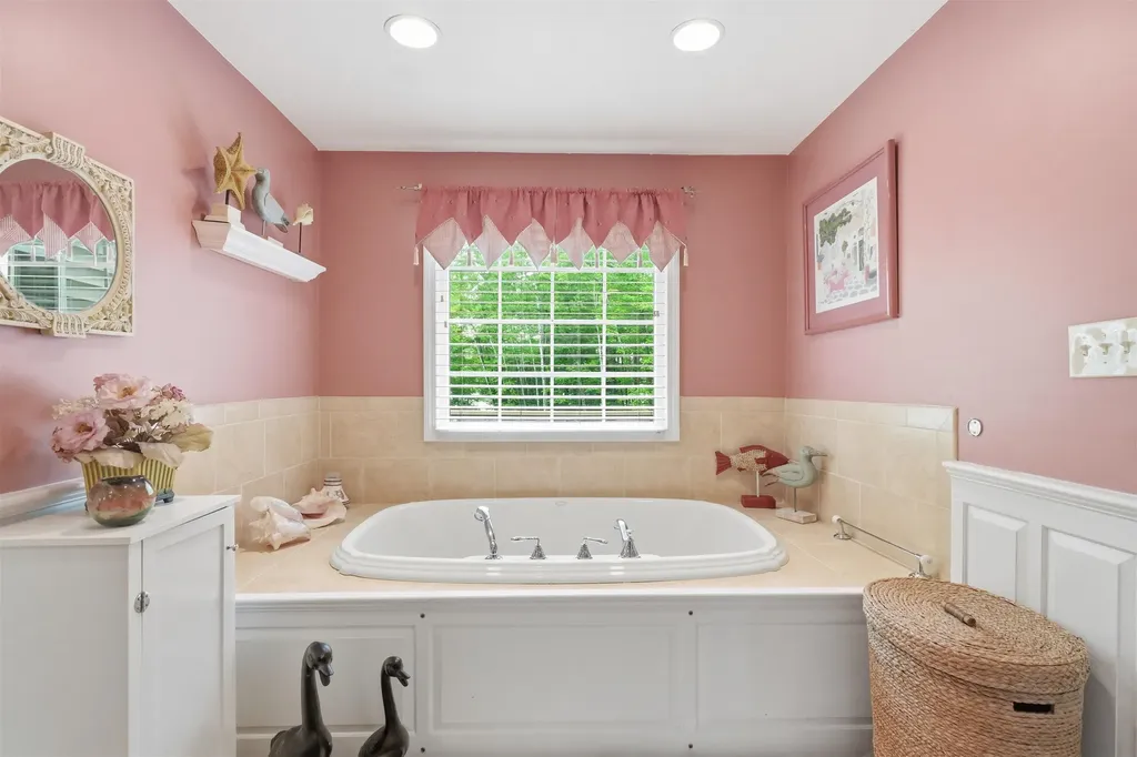 17 Rolling Ridge Road Windham NH 03087