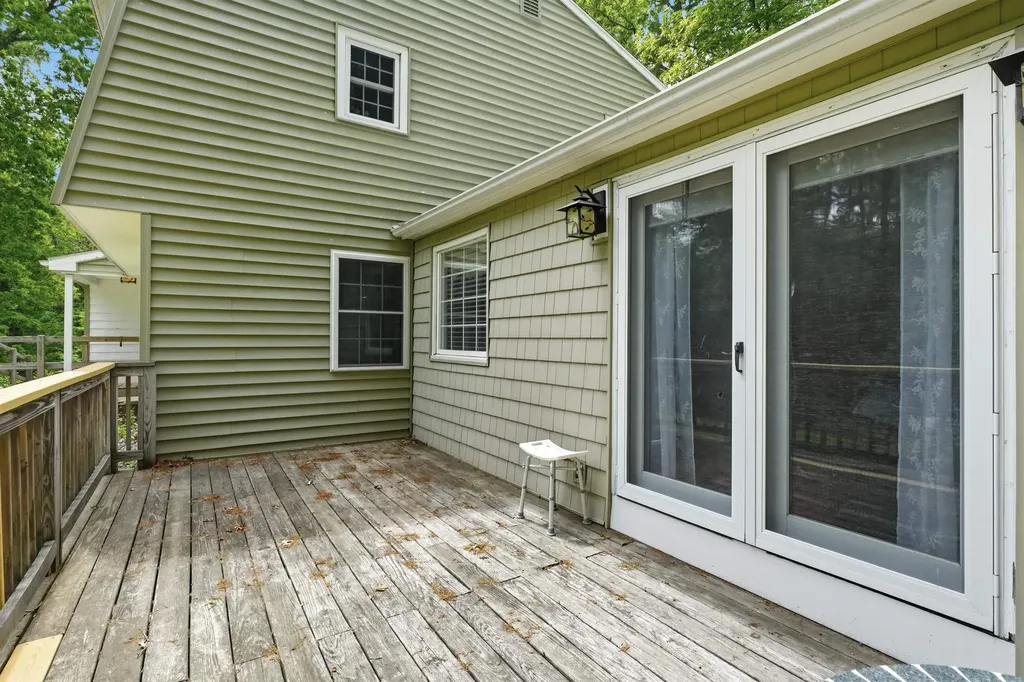 17 Rolling Ridge Road Windham NH 03087