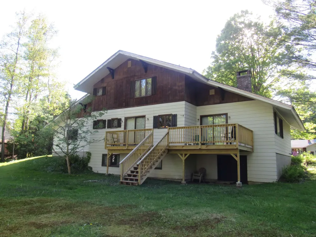 96 Stagecoach Drive Newport City VT 05855