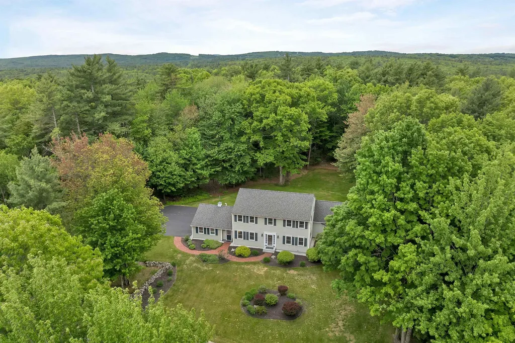 66 Knox Road Bow NH 03304