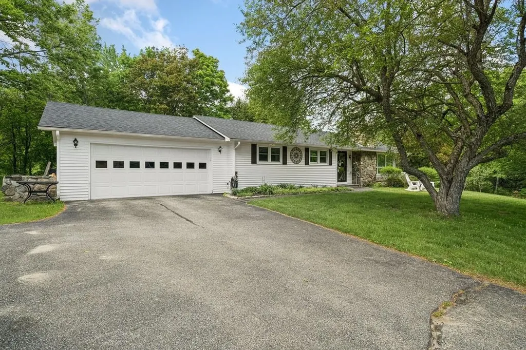 139 Belknap Avenue Newport NH 03773
