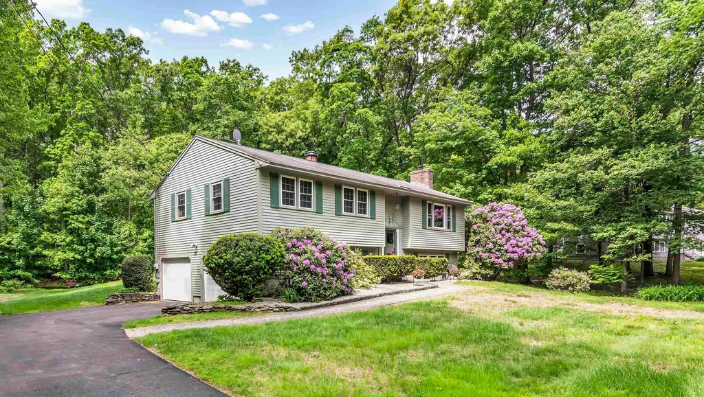 6 Currier Drive Londonderry NH 03053
