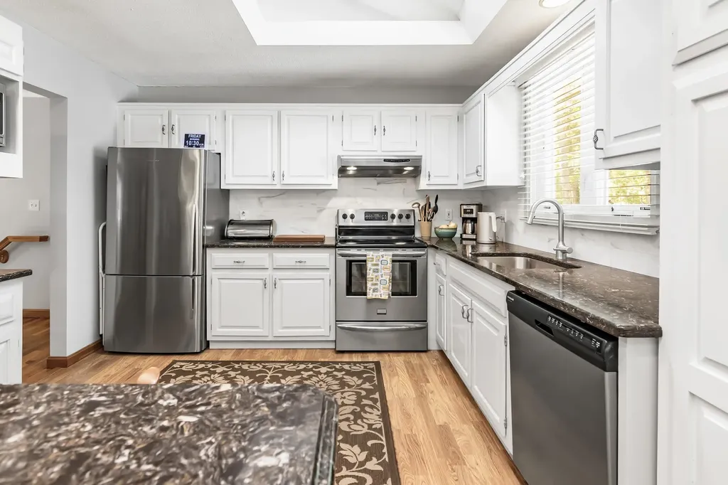6 Currier Drive Londonderry NH 03053